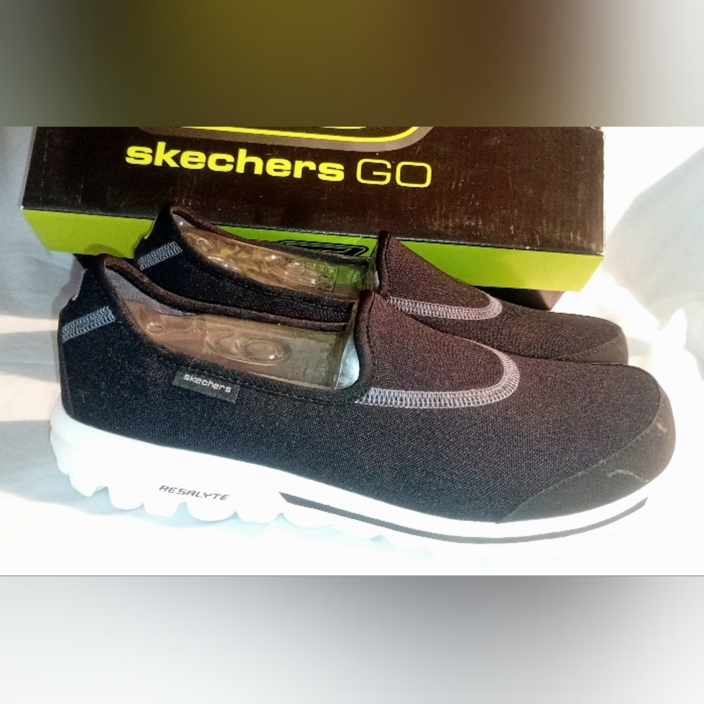 Womans Skechers Black Slip-On Sneakers 9